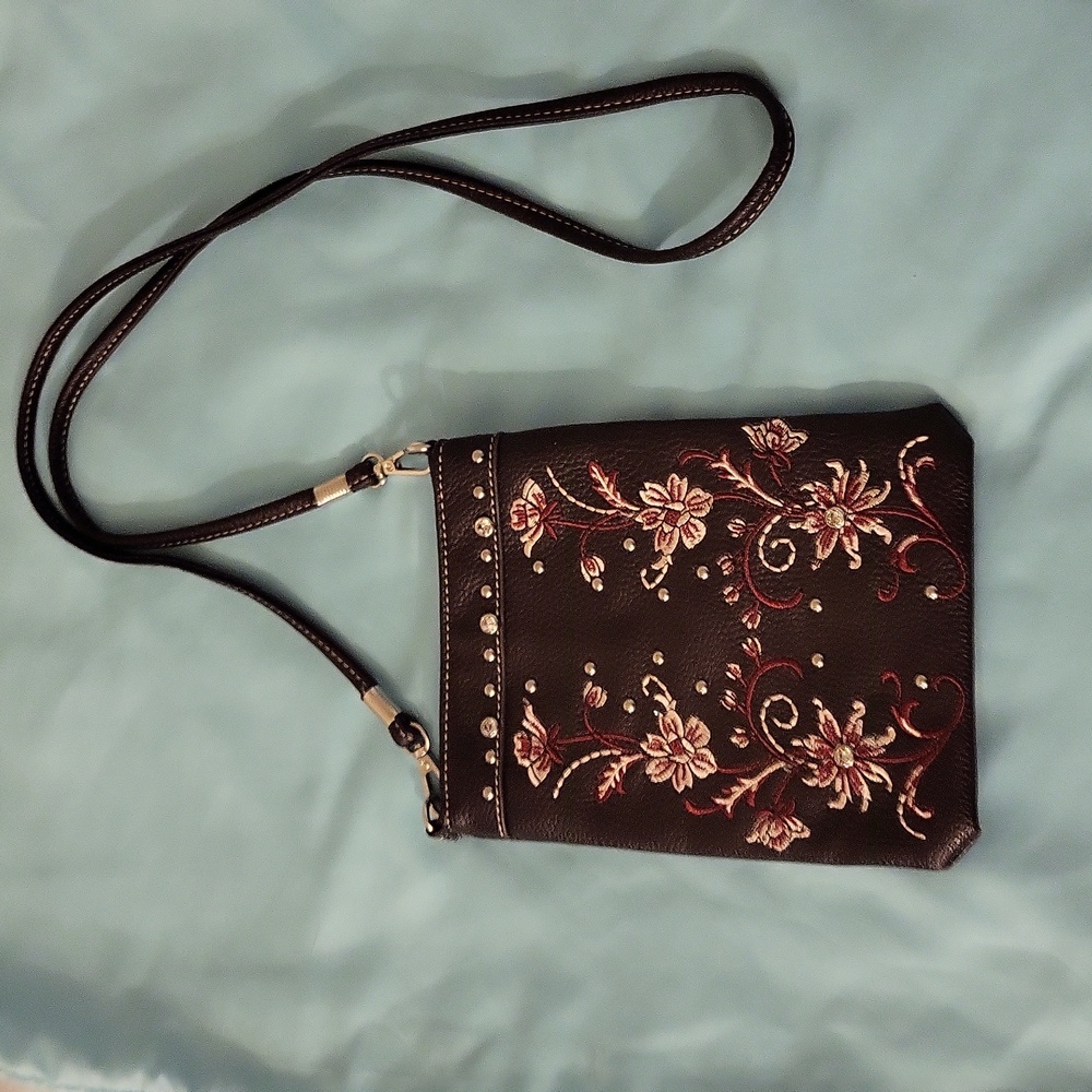 Shoulder purse with detailing on front